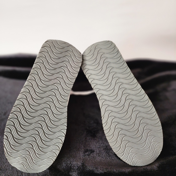 Guess Sport Classic White Sneakers - Picture 4 of 5